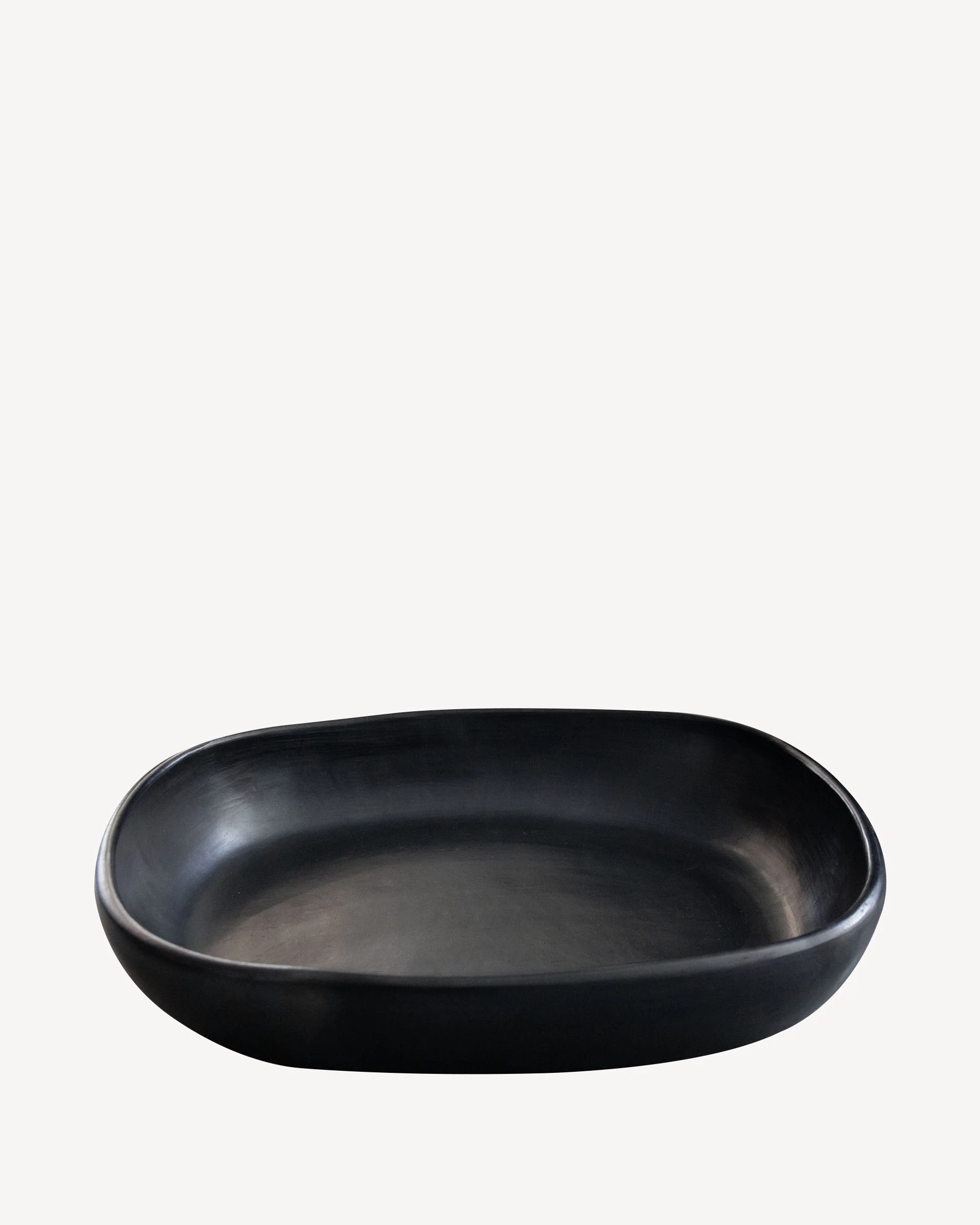 Plat en argile noire Chamba